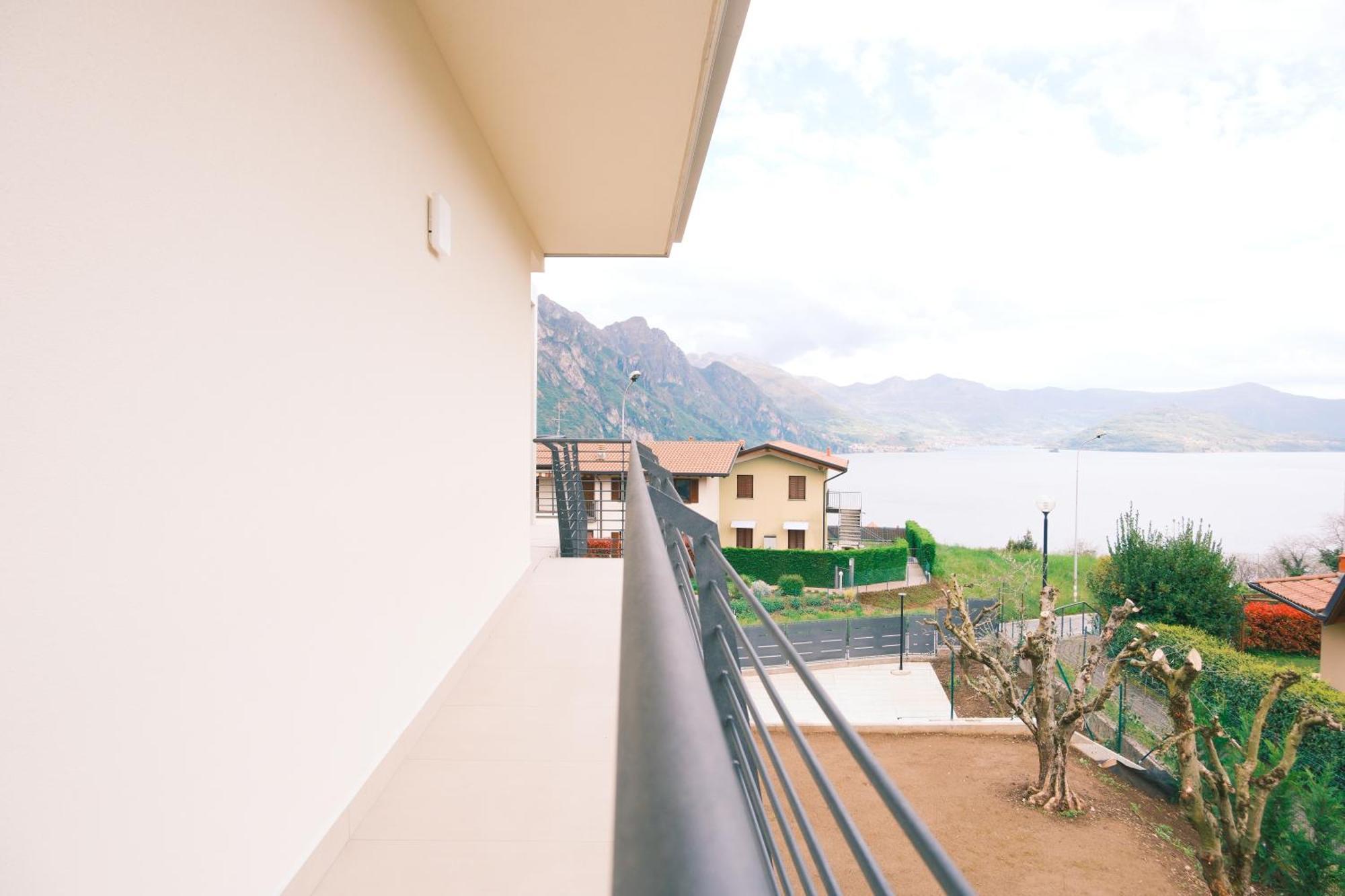Costa Blu - Terrace Overlooking The Lake & Pool Riva di Solto Extérieur photo