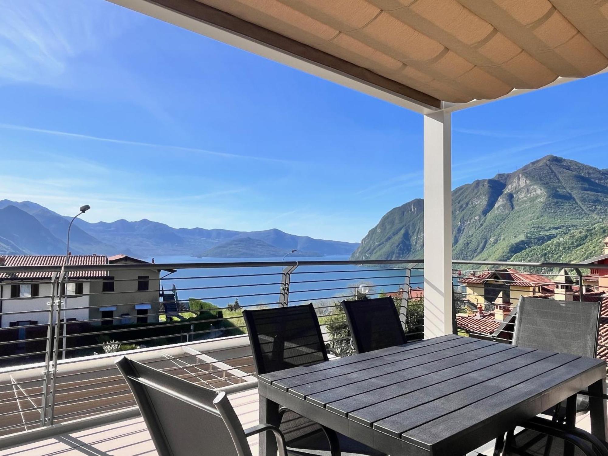 Costa Blu - Terrace Overlooking The Lake & Pool Riva di Solto Extérieur photo