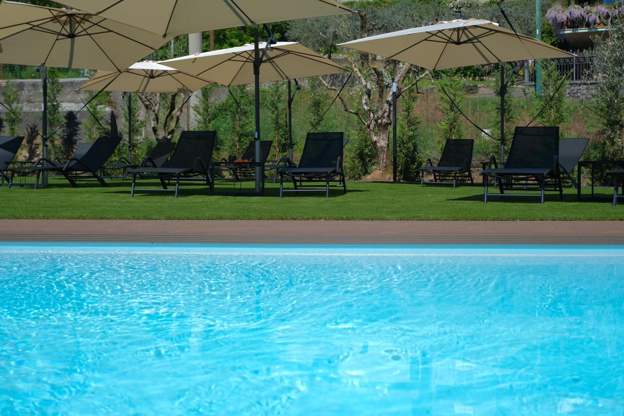 Costa Blu - Terrace Overlooking The Lake & Pool Riva di Solto Extérieur photo